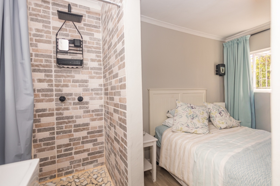 To Let 5 Bedroom Property for Rent in De Bron Western Cape